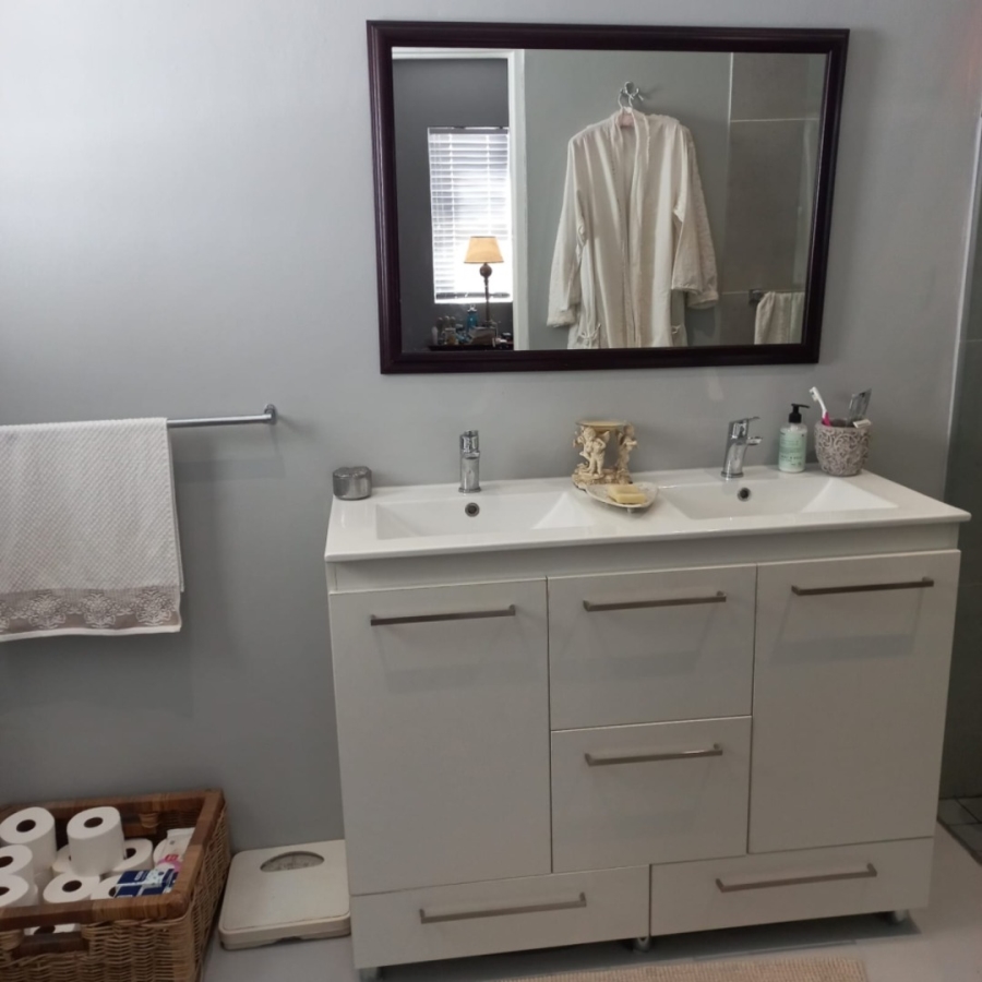 6 Bedroom Property for Sale in Jacobsbaai Western Cape